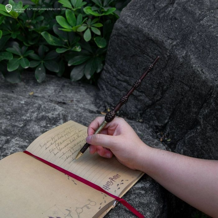 Albus Dumbledore Wand Pen and Display / Toverstok pen met houder - Harry Potter